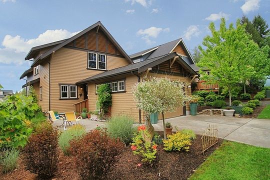 2nd image of 1695 Bungalow Way NE