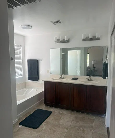 257 E Shore Cliff Pl — Photo 8