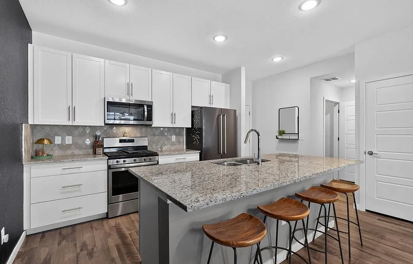 3 bed, 1525 sqft, $2,500 — Photo 1