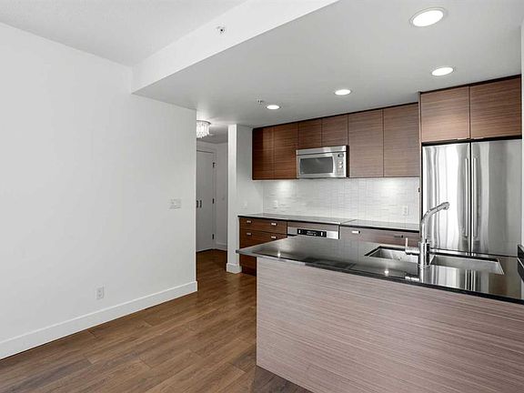 3rd image of 1500 W 7th St SW #401