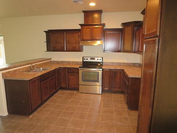 4th image of 2330 N Heredia Ave