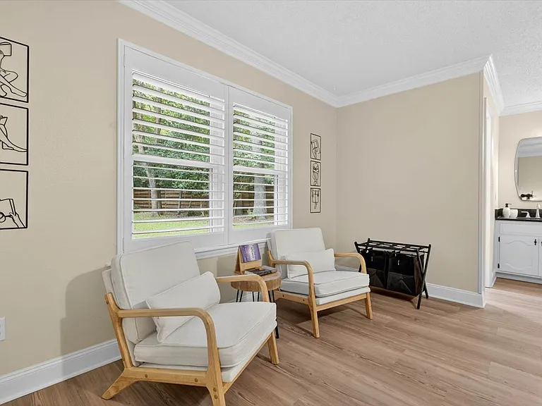 3520 Clifden Dr — Photo 10
