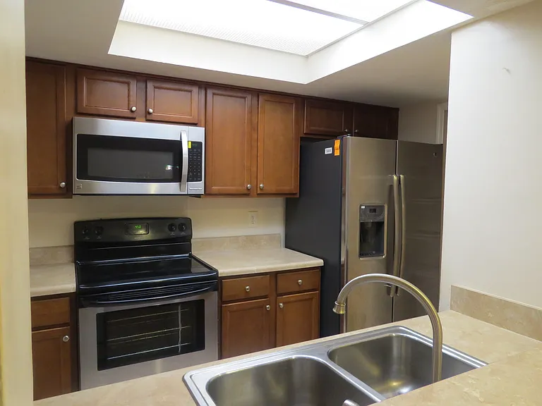 910 SW 56th Ter — Photo 23