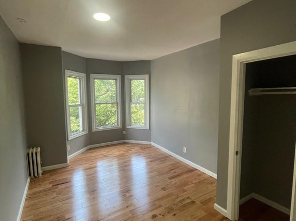 244 4th St FLOOR 2