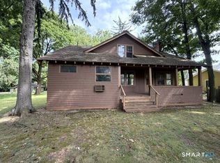 880 S Quaker Ln, West Hartford, CT 06110