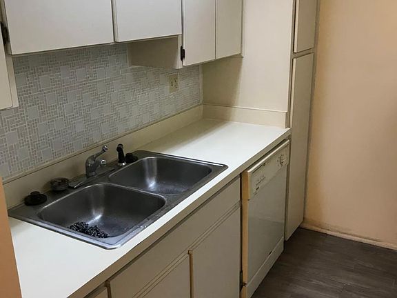 5th image of 4411 Shady Terrace Ln APT 110