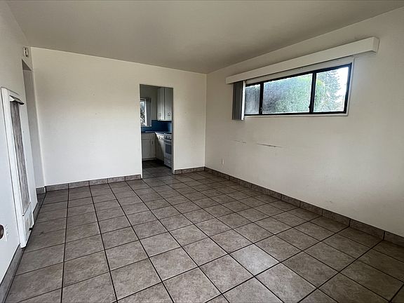 4th image of 462 Davidson St #A