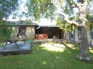 807 S Kansas Ave, Anahuac, TX 77514