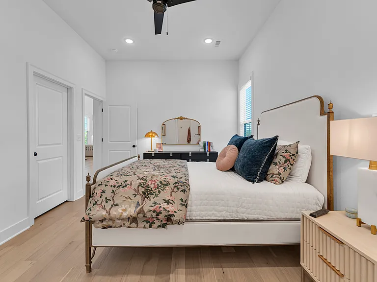 2047 E Little Crew Dr — Photo 11
