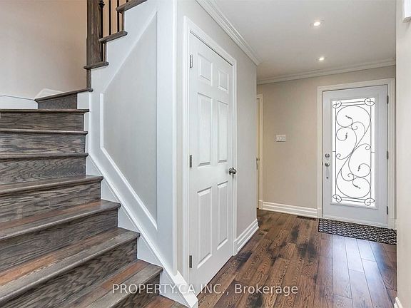 3rd image of 4153 Wheelwright Cres