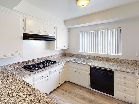 3rd image of 924 N Hayworth Ave #24-7