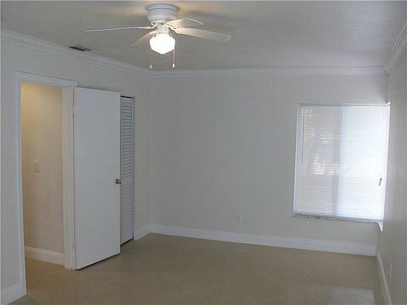 3rd image of 8037 NW 72nd St
