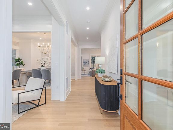 2nd image of 7113 Fairfax Rd