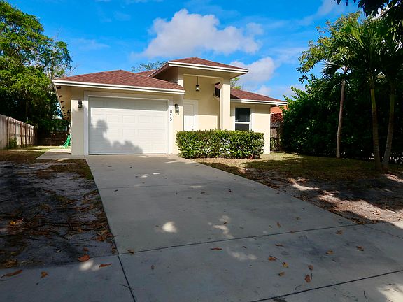 2nd image of 815 Forest Hill Boulevard