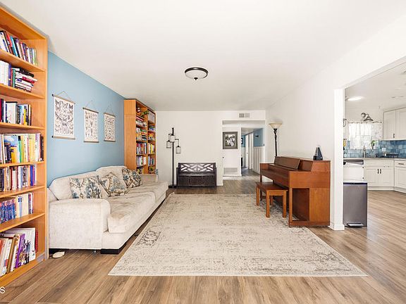 5th image of 616 Island View St