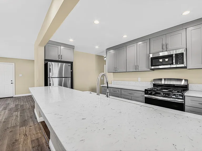 1831 Lime Ave — Photo 8