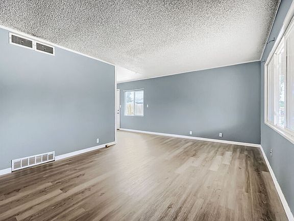 3rd image of 1904 S Hancock Ave
