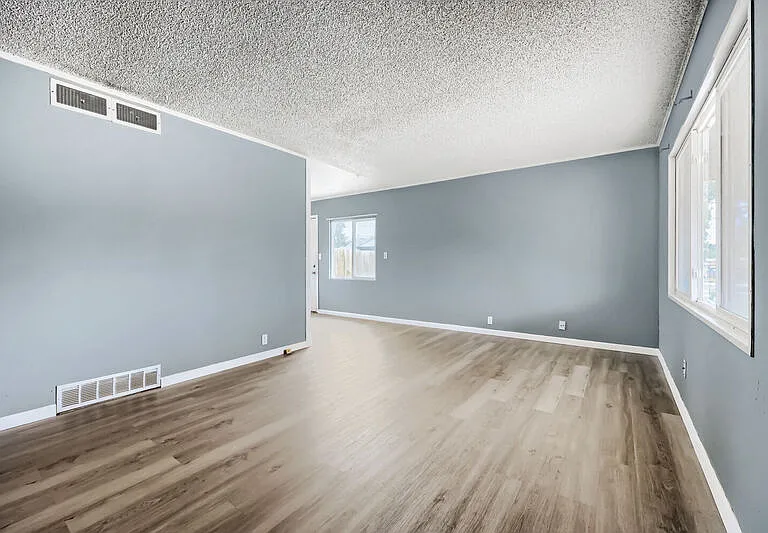 1904 S Hancock Ave — Photo 3