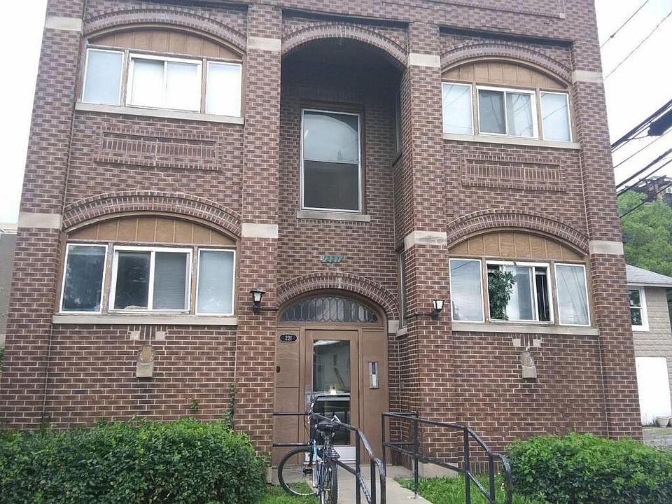1st image of 221 E 9th St