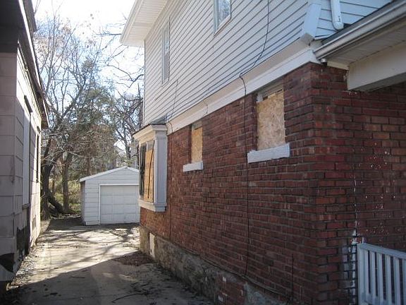 2nd image of 3213 E 27th St
