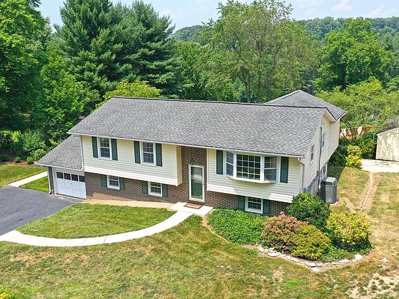 3rd image of 804 Stone Haven Dr