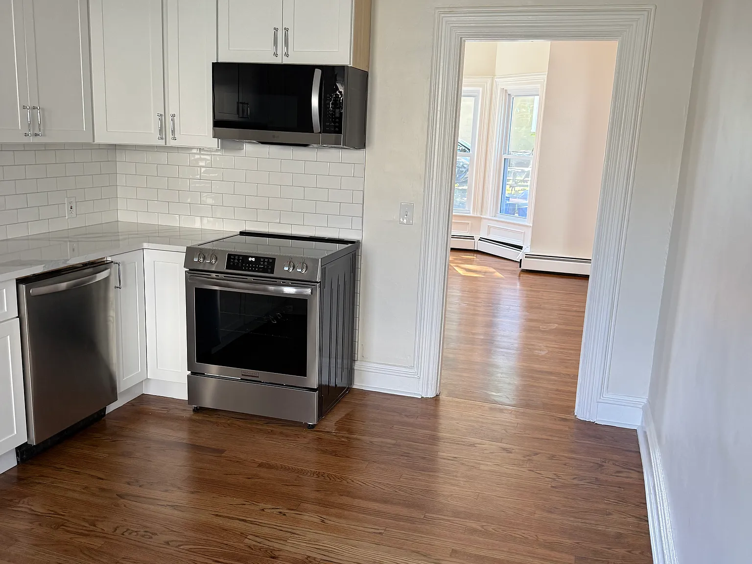 1 bed, 700 sqft, $2,000 — Photo 3