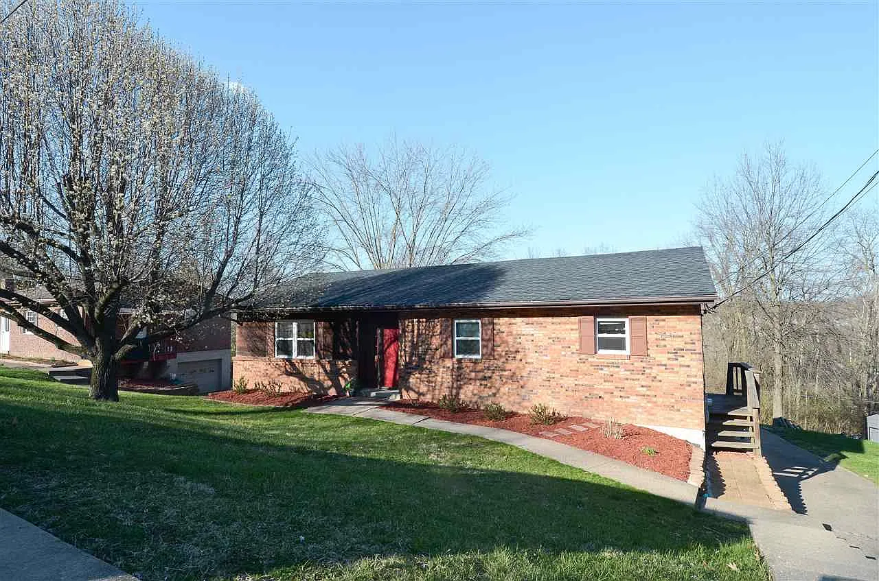 718 Parkview Dr photo 1