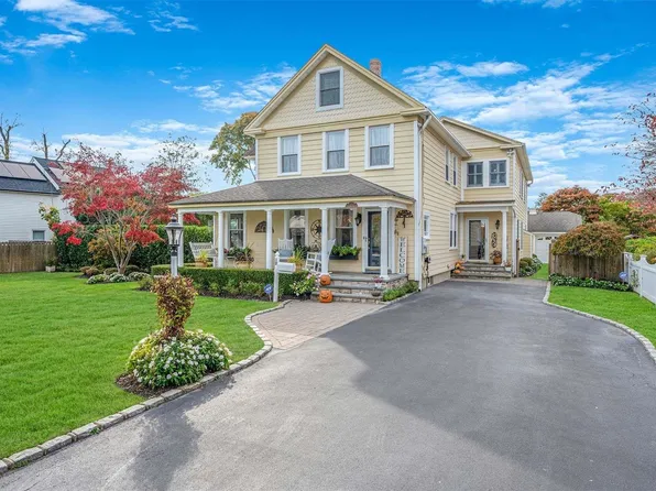 10 Cleveland Avenue, Sayville, NY 11782