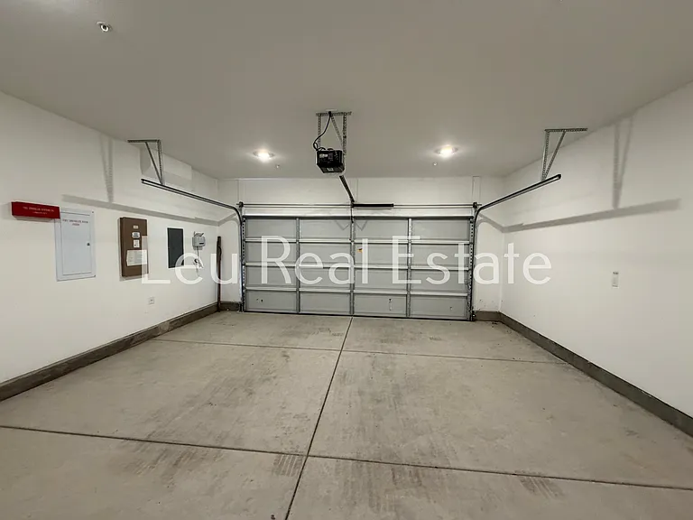 8961 Cerro Vista Dr — Photo 18