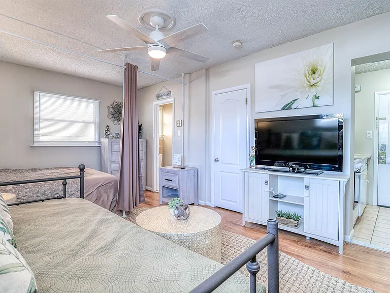 111 S Dudley Ave #211 — Photo 10