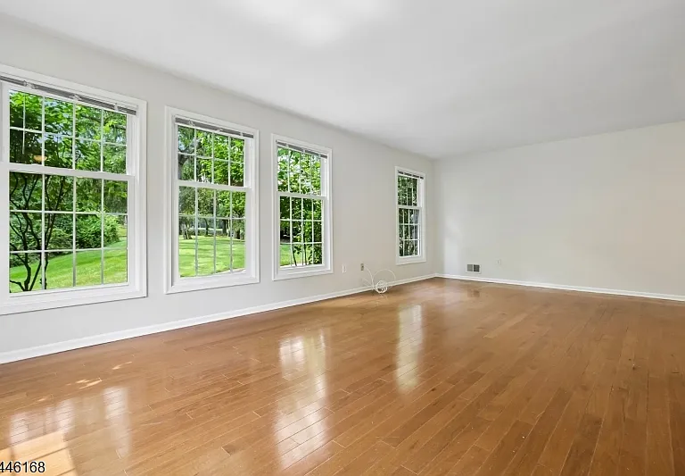 85 Laurelwood Ct — Photo 6