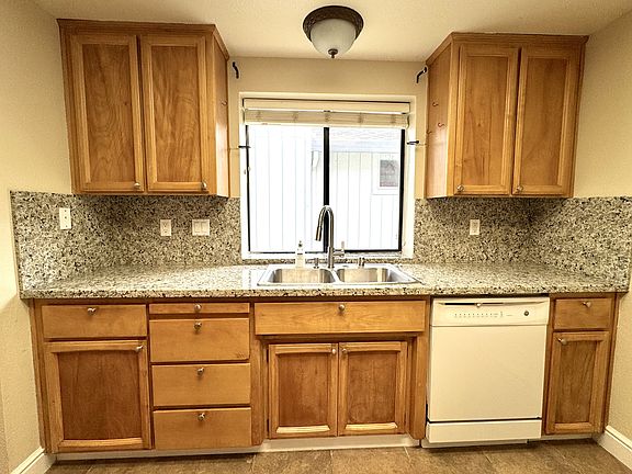 5th image of 9359 Ivydale Cir