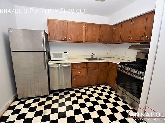 3rd image of 796D Fairview Ave