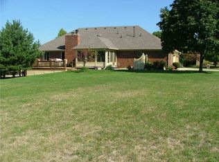 2412 Lake Crossing Dr, Greenwood, IN 46143