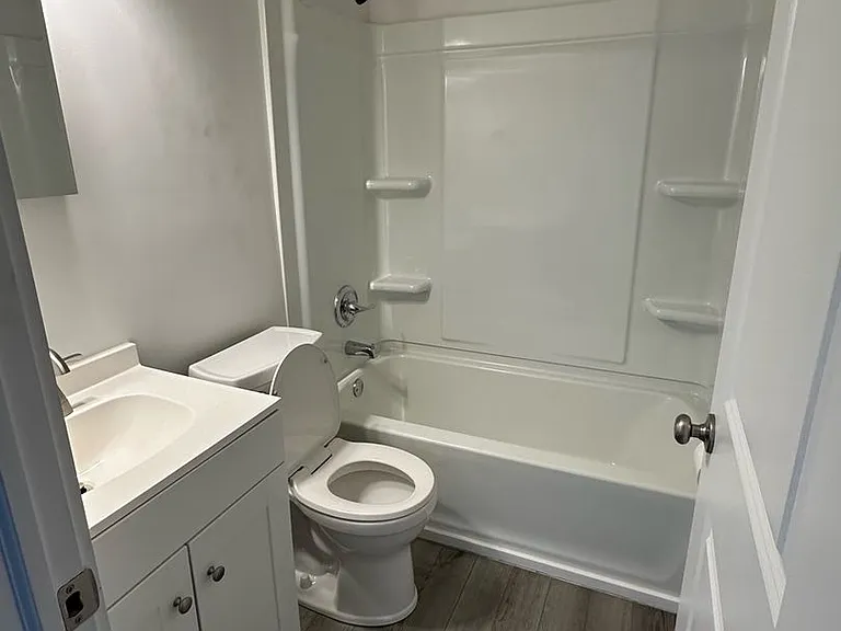 2942 S Walnut St — Photo 2