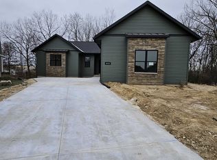 2612 Dorn Dr, Portage, WI 53901