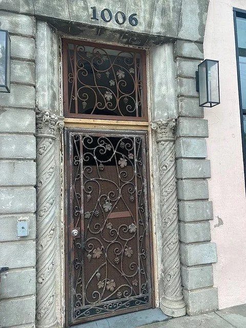 1006 W. 42nd Street