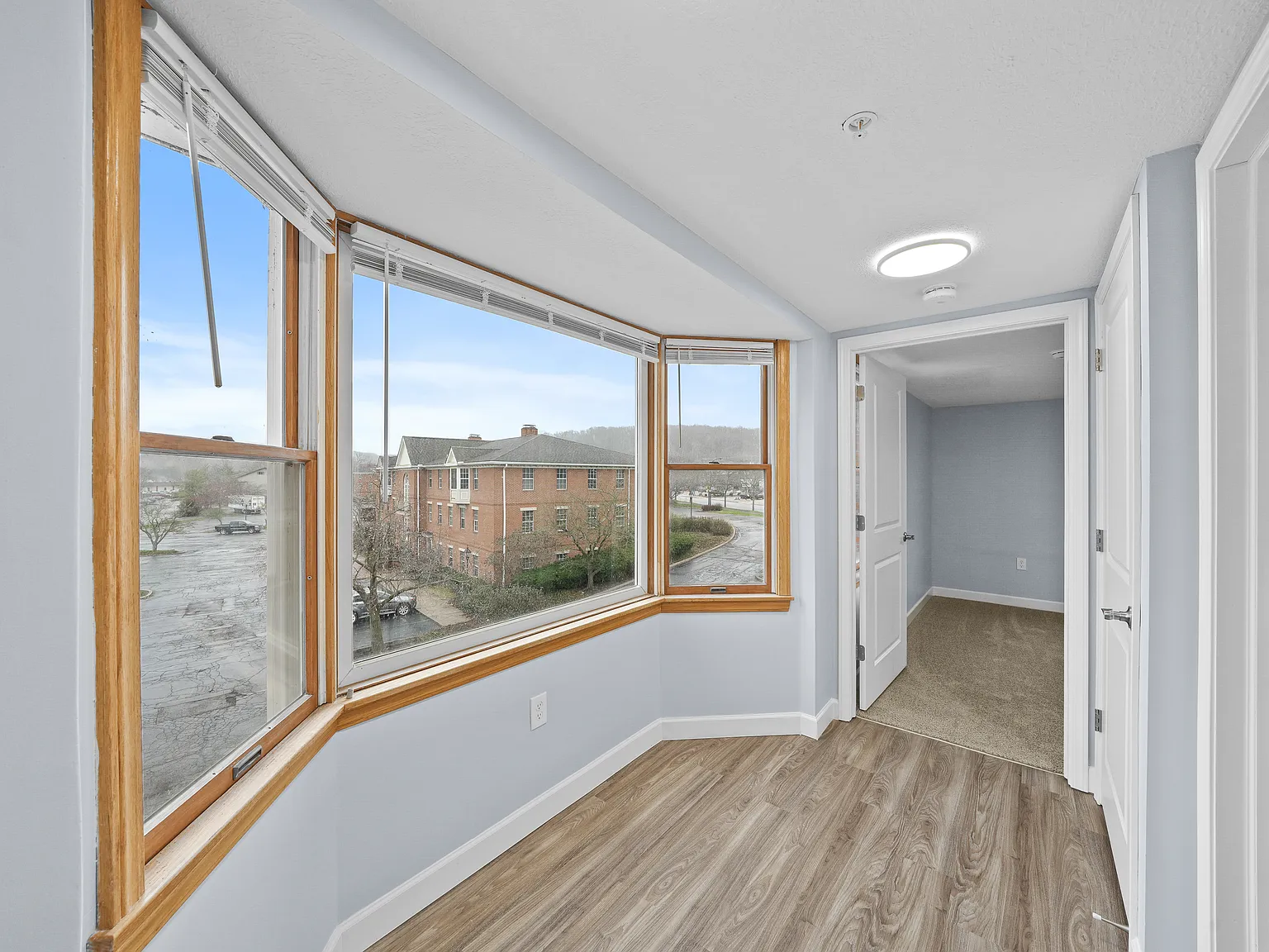 1 bed, 910 sqft, $1,295 — Photo 4