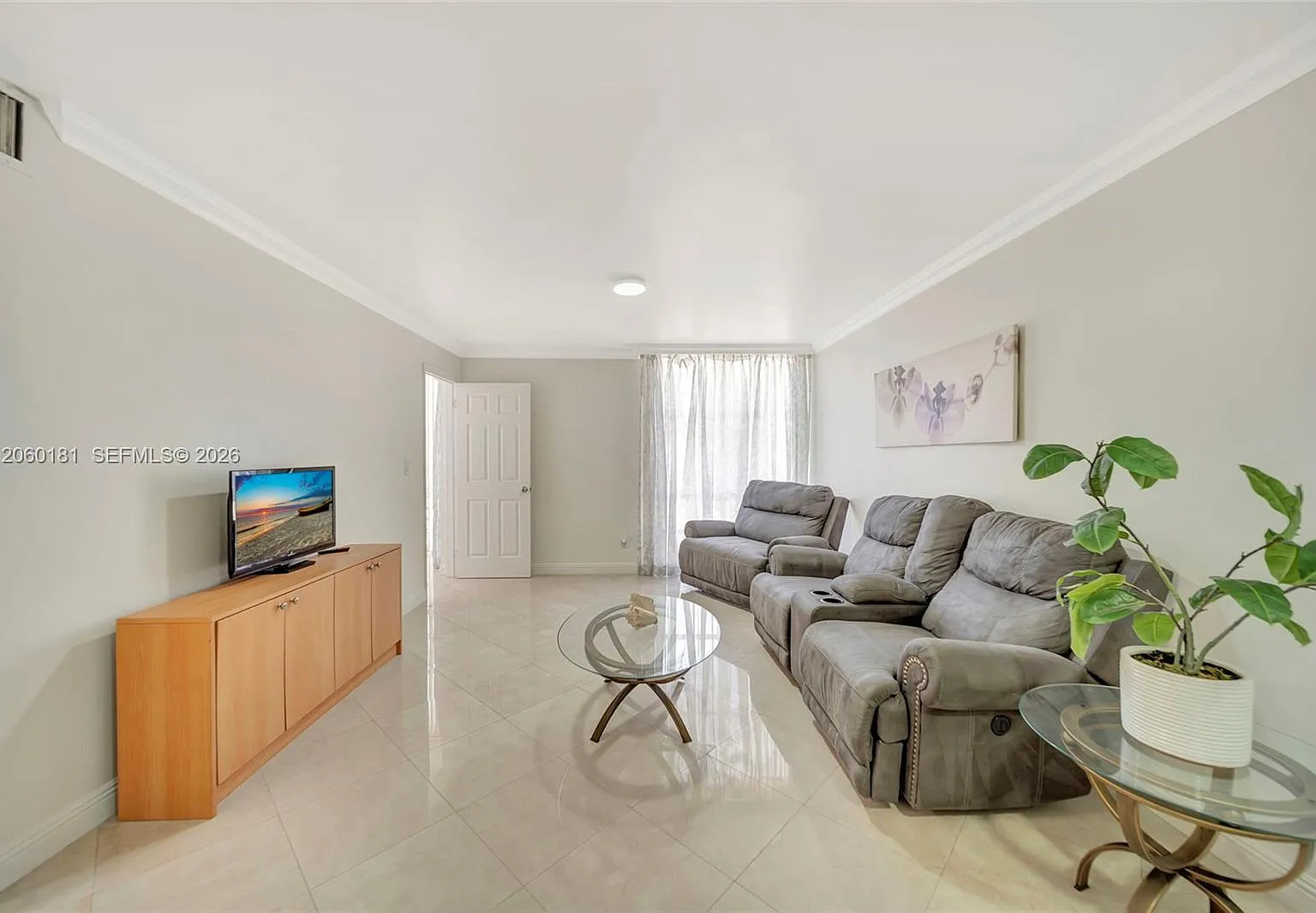 Avila South Condo — Photo 1