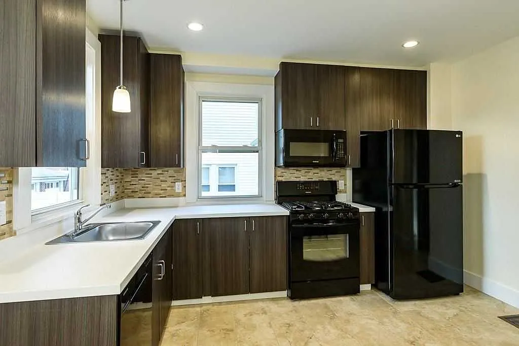 5 bed, 3.5 bath, $3,700 — Photo 2