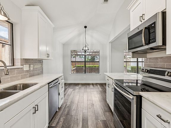 5th image of 1406 Petunia Dr
