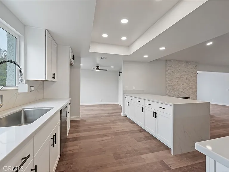 1624 Cordova Ave — Photo 2