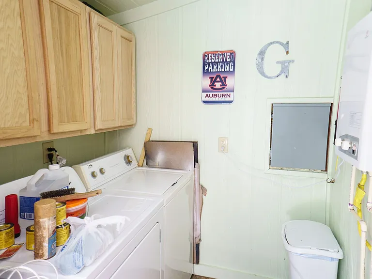 560 Lincoln St — Photo 22