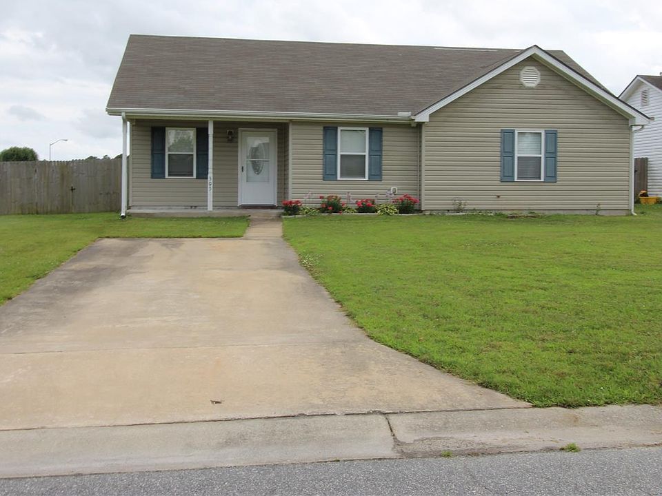 2nd image of 305 Hummingbird Way
