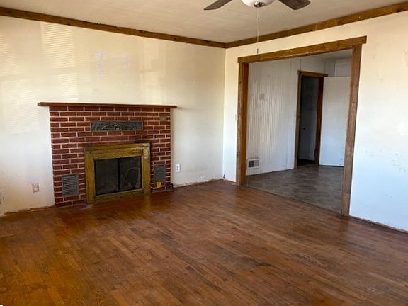 4th image of 303 Dogwood St