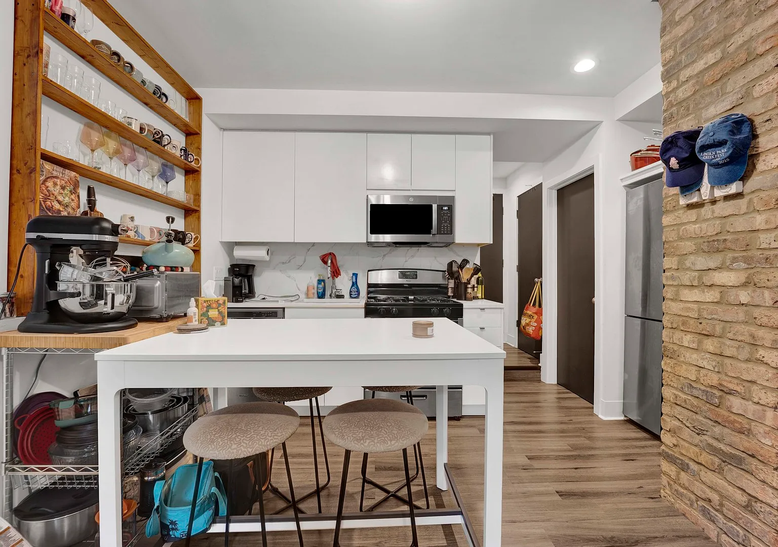 1 bed, $2,000 — Photo 3