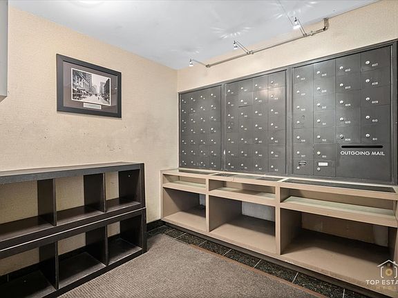4th image of 1143 S Plymouth Ct APT 121