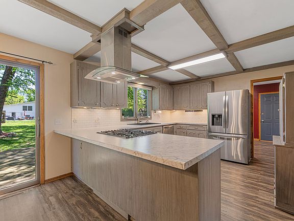 2nd image of 421 10th Ave SE