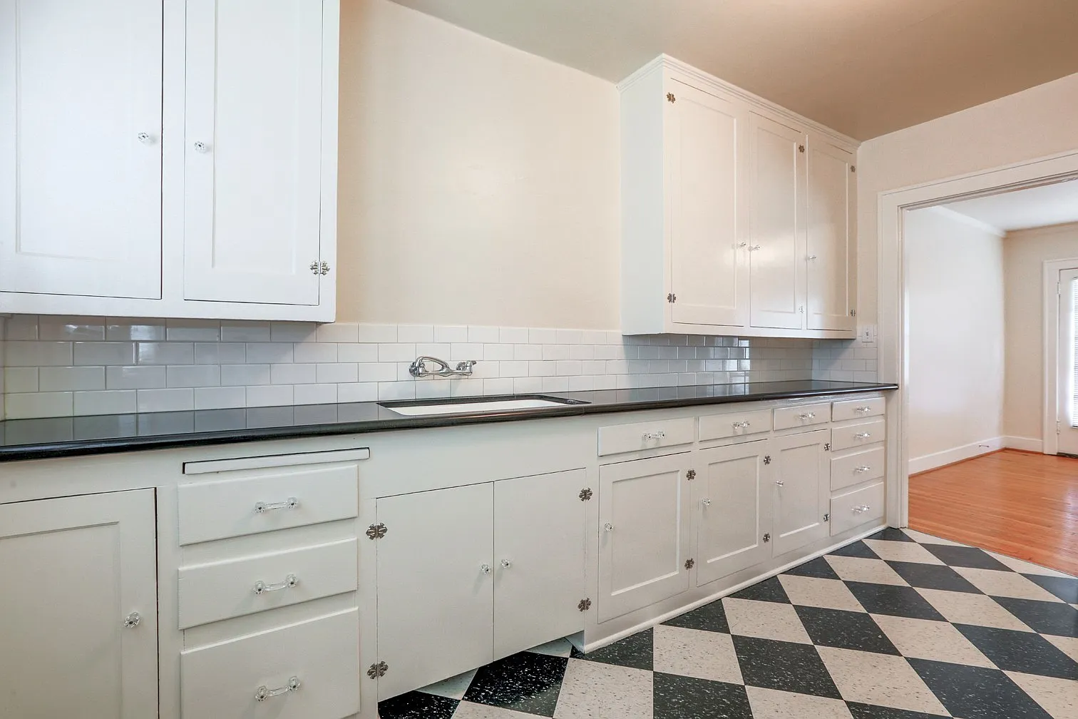 Holladay Court Apartments (Czop08) — Photo 2