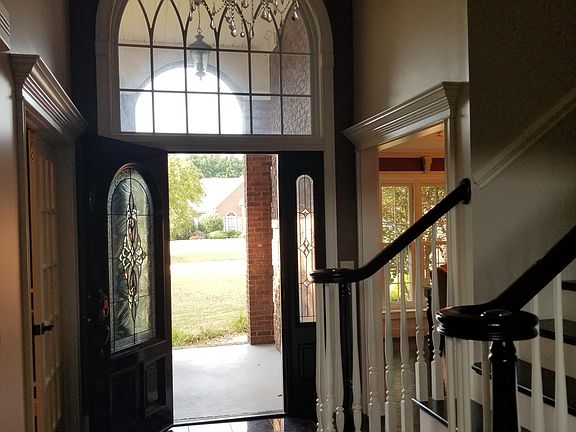 4th image of 308 Rolling Meadow Ct